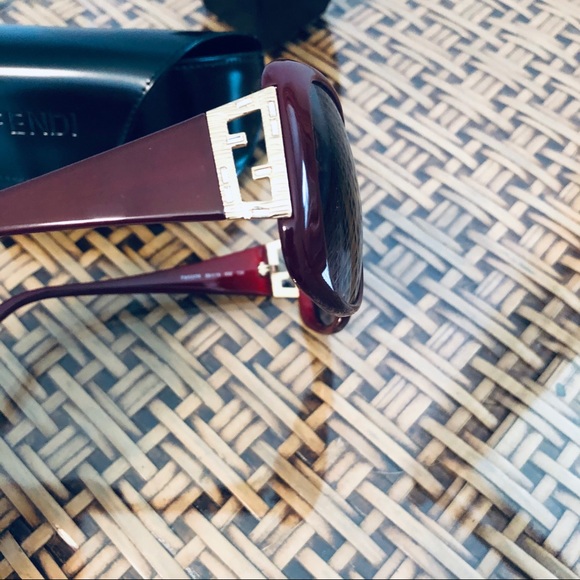 Vintage Fendi sunglasses - Picture 4 of 5